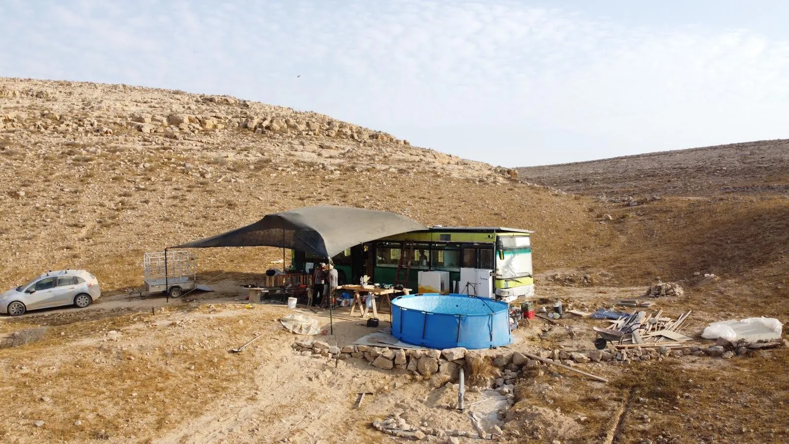 האוטובוס כמעט מוכן — עבודות חוץ