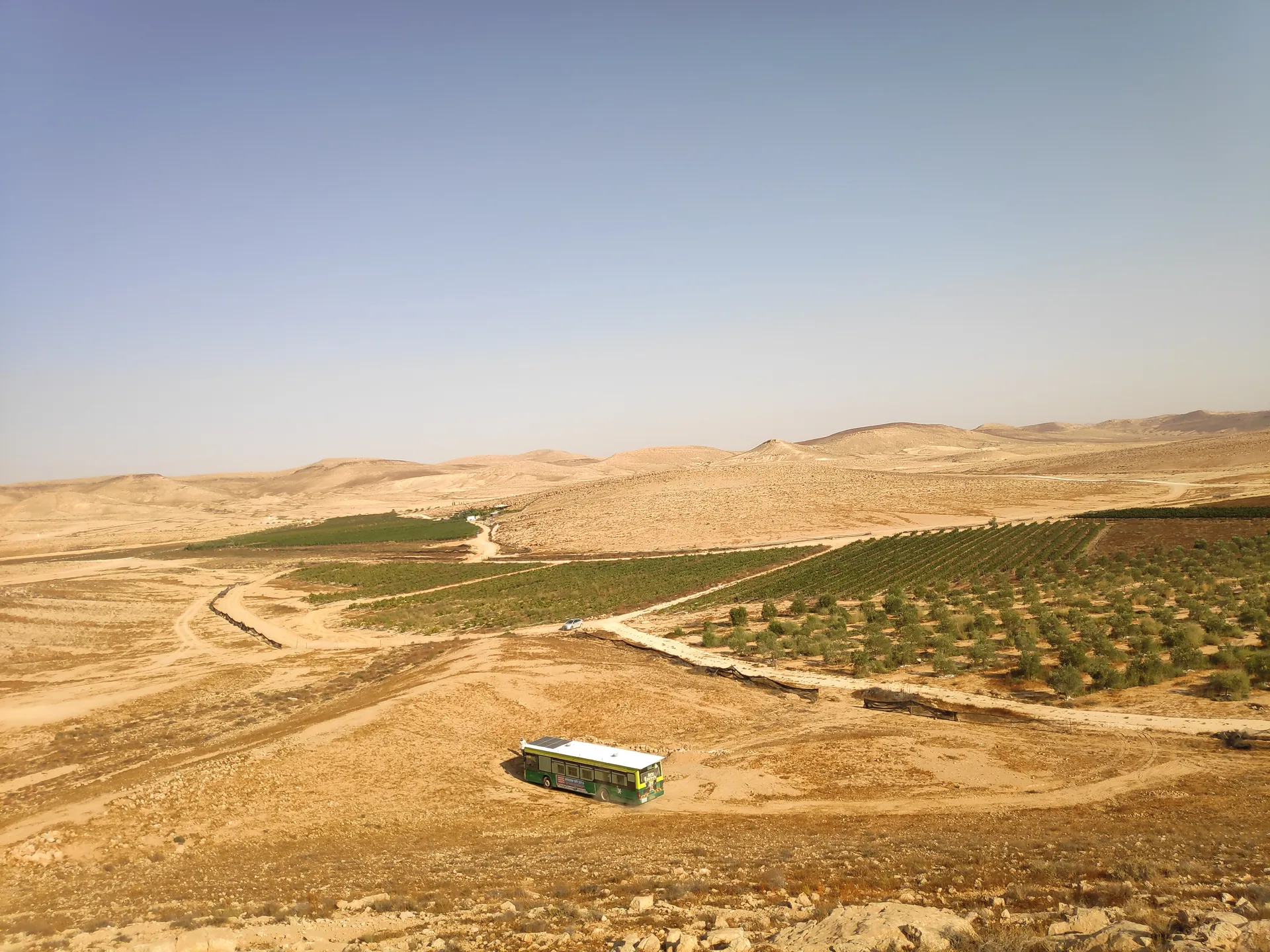 תמונה פנורמית של האוטובוס מלמעלה